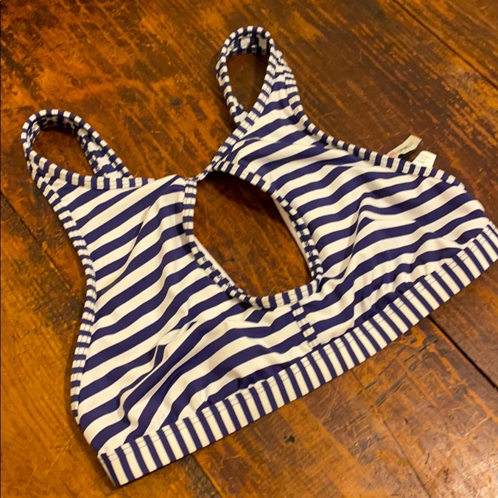 SPORTY STRIPED BLUE AND WHITE BIKINI TOP